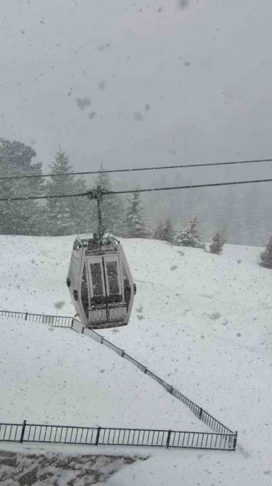 BURSA'DA BAHAR ORTASINDA ETKİLİ OLAN SOĞUK HAVA DALGASI, YÜKSEK KESİMLERDE KAR YAĞIŞINI...