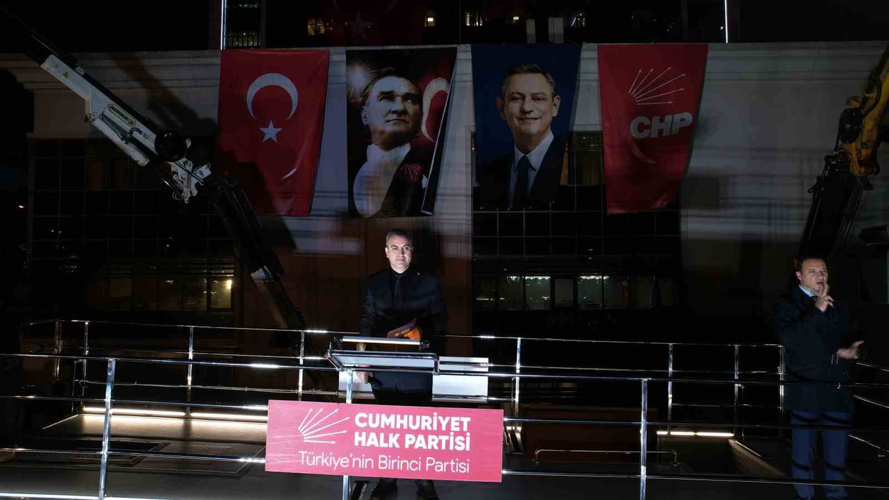 BURSA'DA ‘MİLLET İRADESİNE SAHİP ÇIKIYOR' MİTİNGİNDE KONUŞAN CHP GENEL BAŞKANI ÖZGÜR ÖZEL...