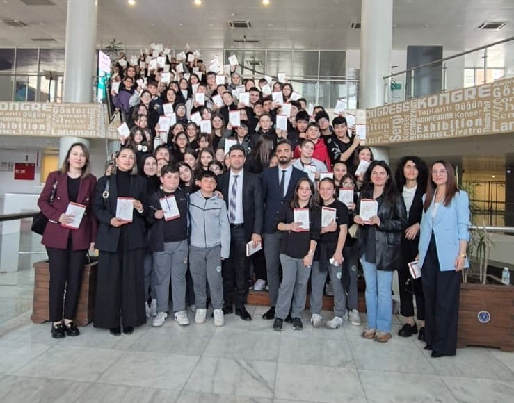 BURSA'DA NURİ ERBAK ORTAOKULU ÖĞRENCİLERİNİN KALEMİNDEN ÇIKAN "NURİ ERBAK'TAN KÜÇÜK KALEMLER"...