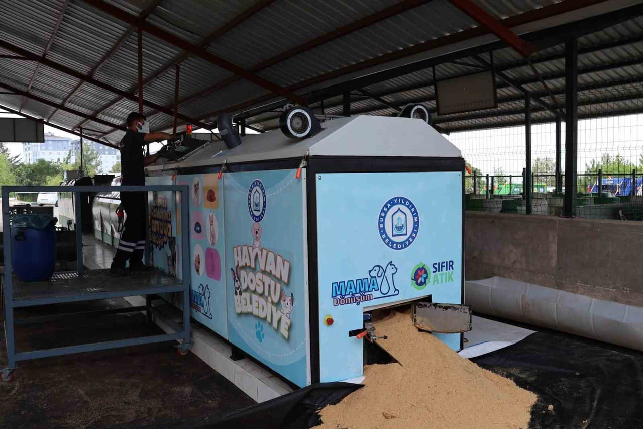 BURSA'DA SIFIR ATIK, ÇEVRE VE İSRAFI ENGELLEME KONULARINDA ÖNEMLİ PROJELERE İMZA ATAN YILDIRIM...