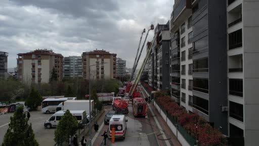 Bursa'da yangında can pazarı dron kamerasında: Mahsur kalanları alevler arasından böyle...