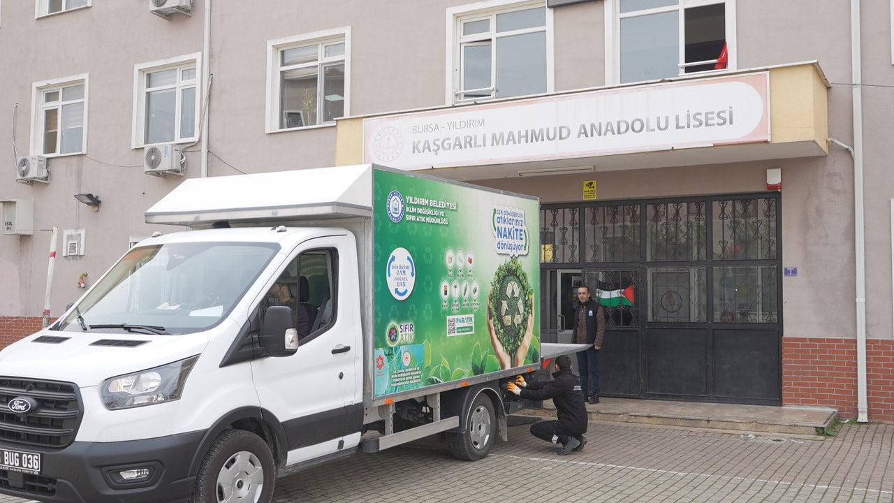 BURSA'DA YILDIRIM BELEDİYESİ’NİN, ÇEVREYE VE İNSAN SAĞLIĞINA ZARARLI OLAN PLASTİK ŞİŞELERİN...