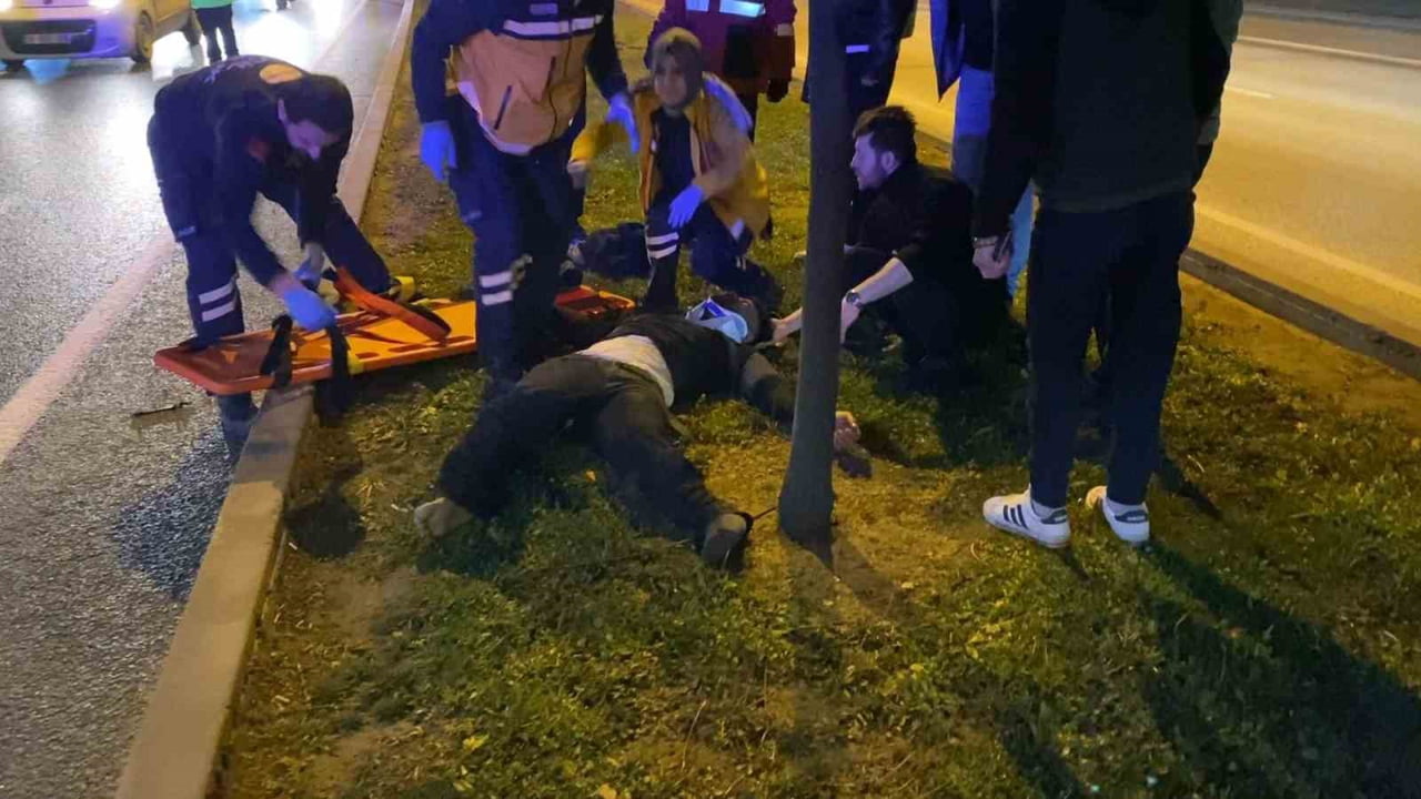 BURSA'NIN İNEGÖL İLÇESİNDE MEYDANA GELEN KAZADA KARŞIDAN KARŞIYA GEÇERKEN KARAYOLU ÜZERİNE...