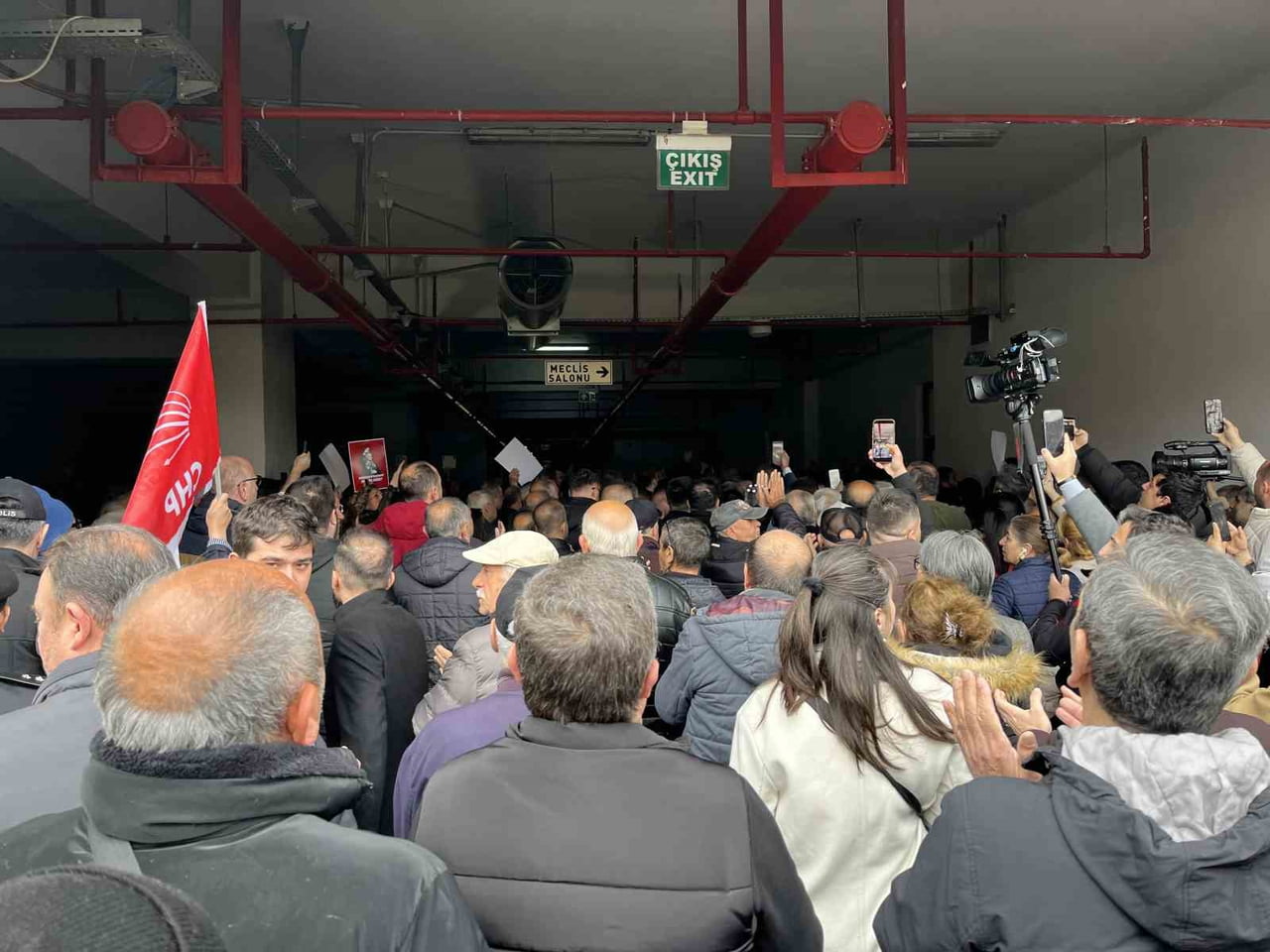 BURSA BÜYÜKŞEHİR BELEDİYE BAŞKANI MUSTAFA BOZBEY'İN TUTUKLANMASI VE İÇİŞLERİ BAKANLIĞI TARAFINDAN...