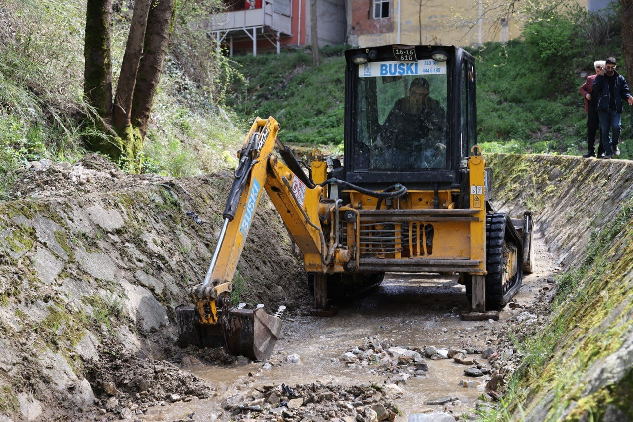 BURSA BÜYÜKŞEHİR BELEDİYESİ BUSKİ GENEL MÜDÜRLÜĞÜ EKİPLERİ, OLASI YAĞIŞLARIN NEDEN OLABİLECEĞİ...