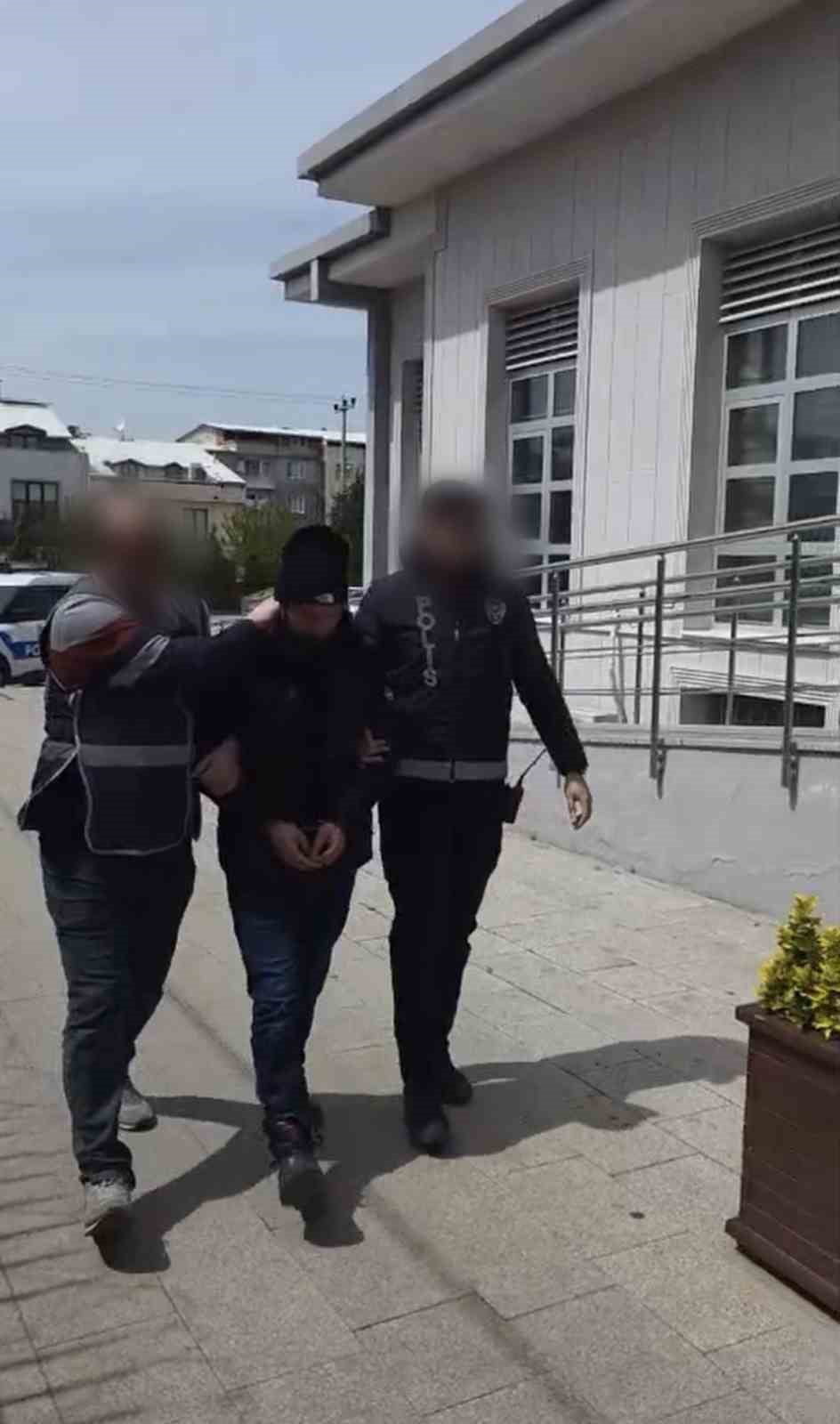 BURSA’DA ARANMASI OLAN ŞAHISLARA OPERASYON : 3 ŞÜPHELİ YAKALANDI
