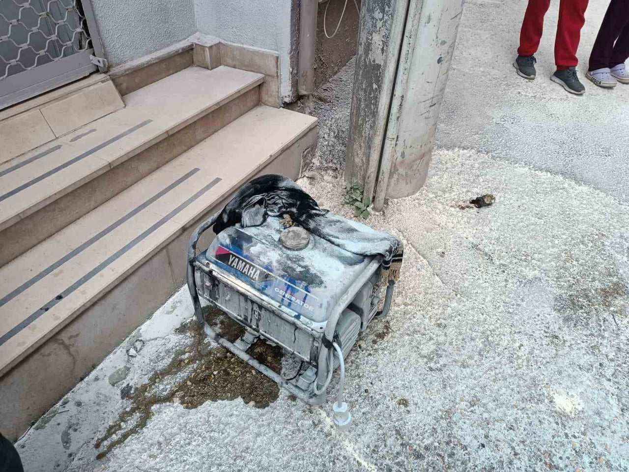 BURSA’DA BİR MOTOSİKLET TAMİR DÜKKANINDA JENERATÖRDEN ÇIKAN YANGIN PANİĞE SEBEP OLDU.