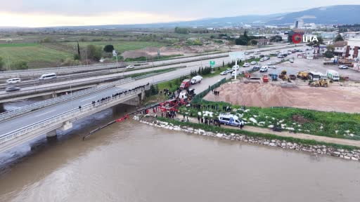 Bursa’da debisi yükselen derede aracıyla sürüklenen sürücü hayatını kaybetti: O anlar...