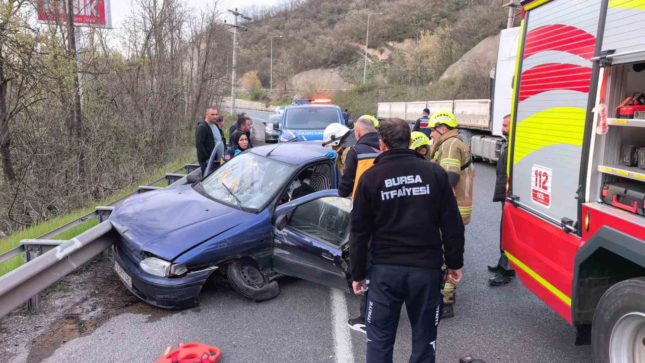 BURSA’DA FECİ KAZA : 2 YARALI