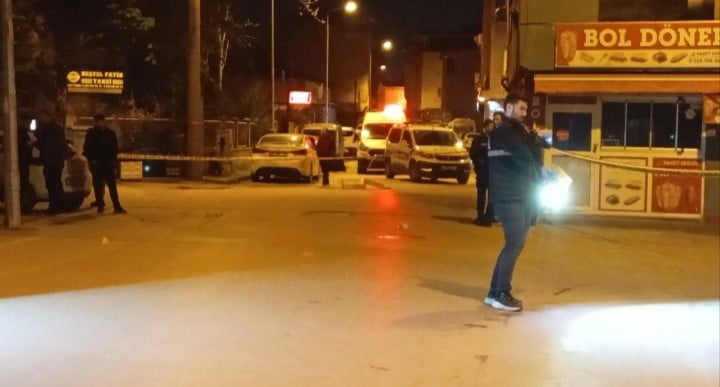 BURSA’DA İKİ GRUP ARASINDA ÇIKAN SİLAHLI KAVGADA 2 KİŞİ BACAĞINDAN YARALANDI.