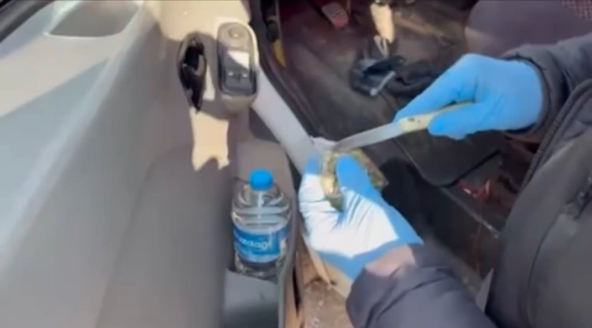 BURSA’DA NARKOTİK EKİPLERİ TARAFINDAN DÜZENLENEN OPERASYONDA ARAÇ VE İKAMETLERDE YAPILAN...