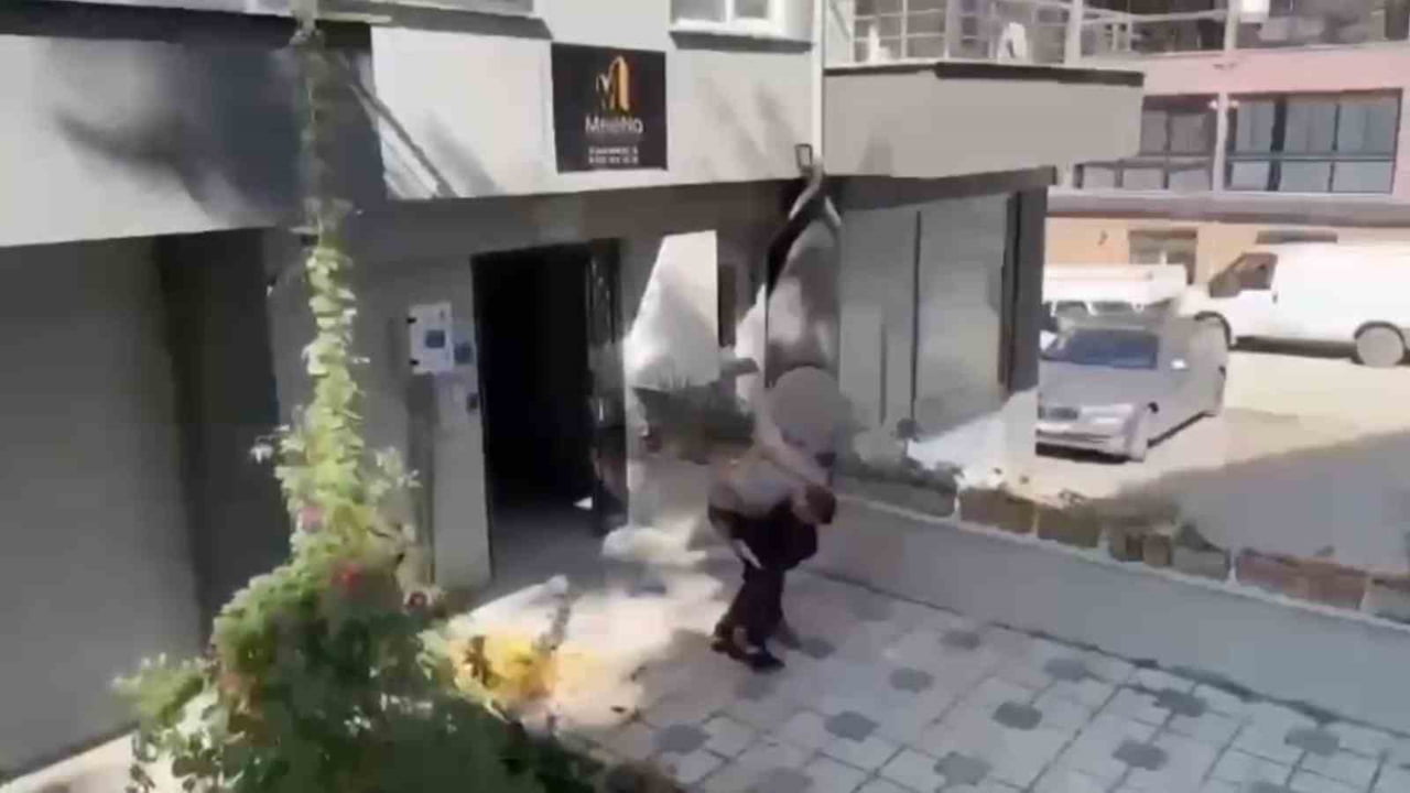 BURSA İL EMNİYET MÜDÜRLÜĞÜ EKİPLERİNCE, ÇEŞİTLİ SUÇLARDAN ARANAN ŞAHISLARA YÖNELİK DÜZENLENEN...