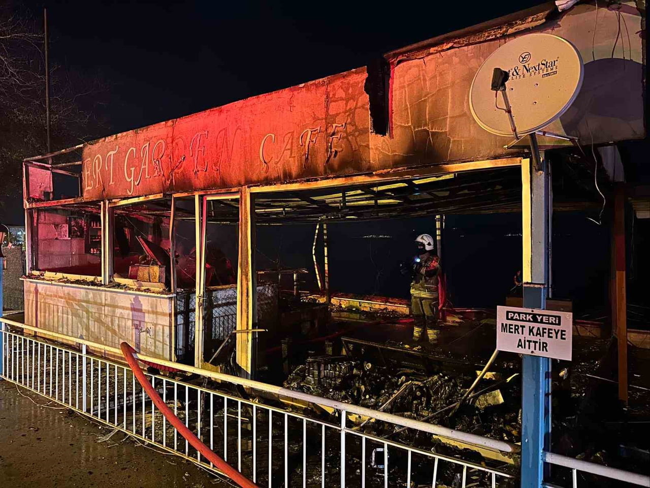 BURSA’NIN GEMLİK İLÇESİNDE GECE SAATLERİNDE ÇIKAN YANGIN, İTFAİYE EKİPLERİNİN MÜDAHALESİYLE...