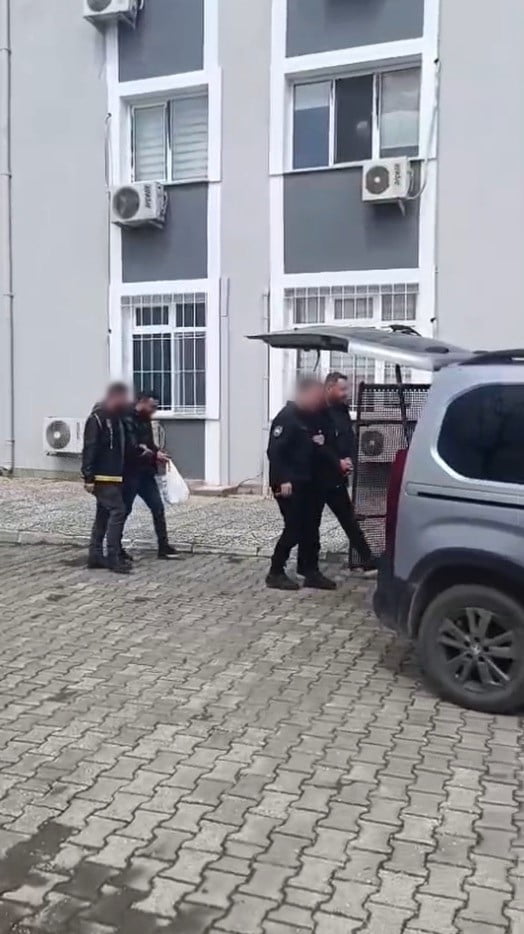 BURSA’NIN GEMLİK İLÇESİNDE MEYDANA GELEN SİLAHLI YARALAMA OLAYININ ŞÜPHELİLERİ, POLİS EKİPLERİNİN...