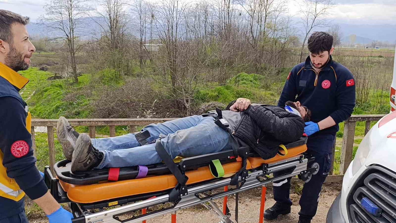 BURSA’NIN İNEGÖL İLÇESİNDE ÜÇ ARACIN KARIŞTIĞI ZİNCİRLEME TRAFİK KAZASINDA 4 KİŞİ YARALANIRKEN...