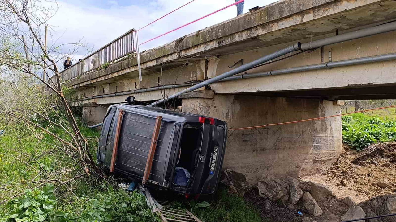 BURSA’NIN İNEGÖL İLÇESİNDE ÜÇ ARACIN KARIŞTIĞI ZİNCİRLEME TRAFİK KAZASINDA 4 KİŞİ YARALANIRKEN...
