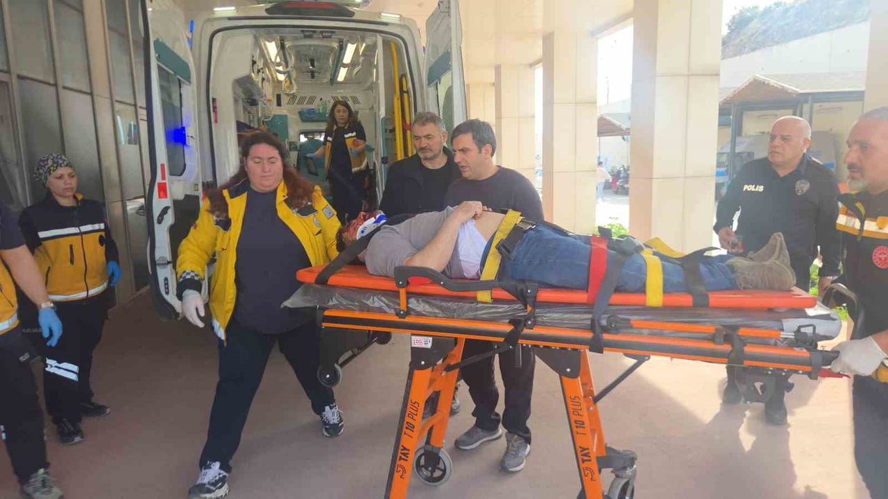 BURSA’NIN ORHANGAZİ İLÇESİNDE BİR APARTMANIN ÇATISINDA MEYDANA GELEN İŞ KAZASINDA, SU SIZINTISINI...