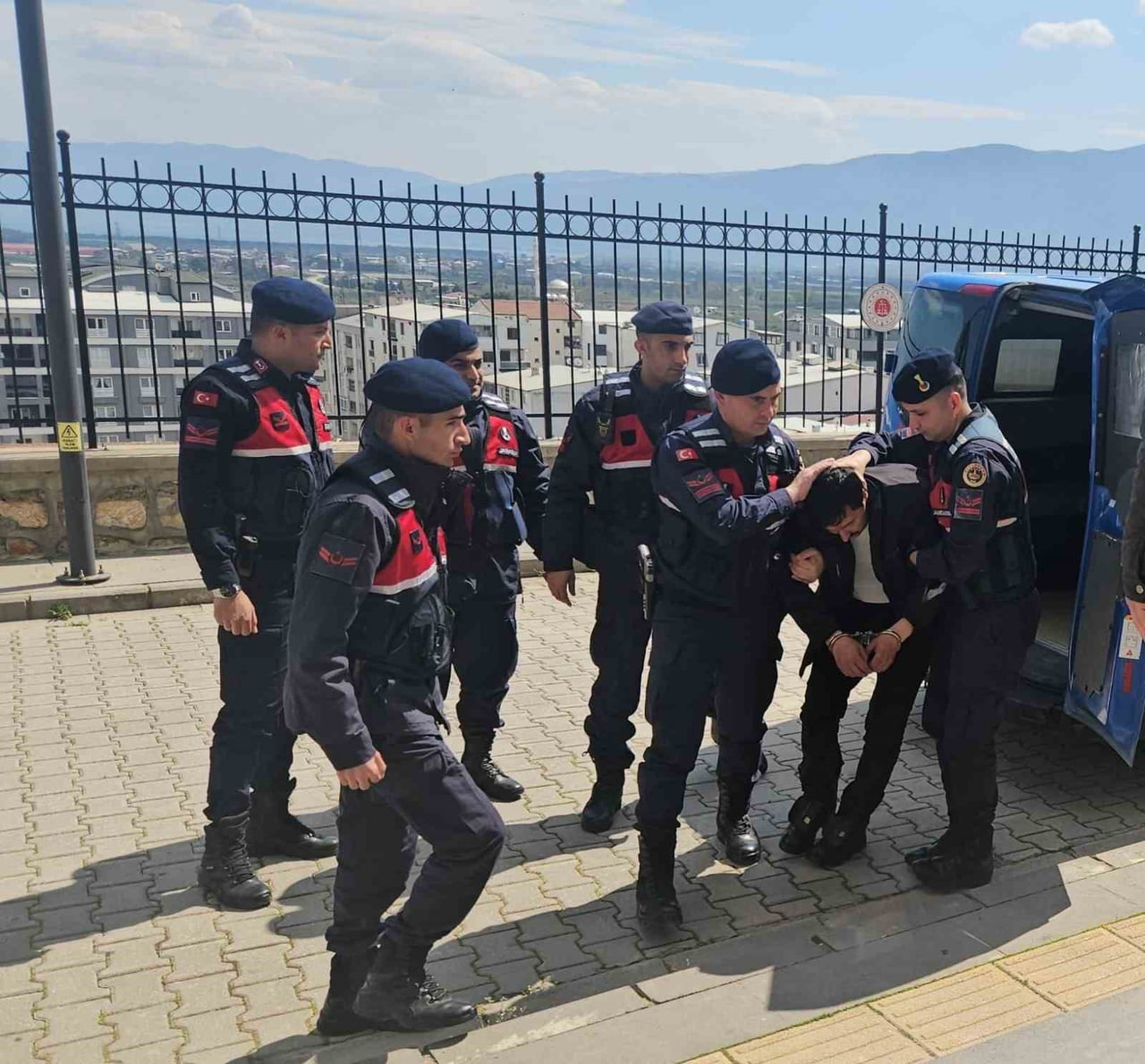 BURSA’NIN ORHANGAZİ İLÇESİNDE BİR BABA İLE OĞLUNUN HAYATINI KAYBETTİĞİ SİLAHLI KAVGAYLA İLGİLİ...