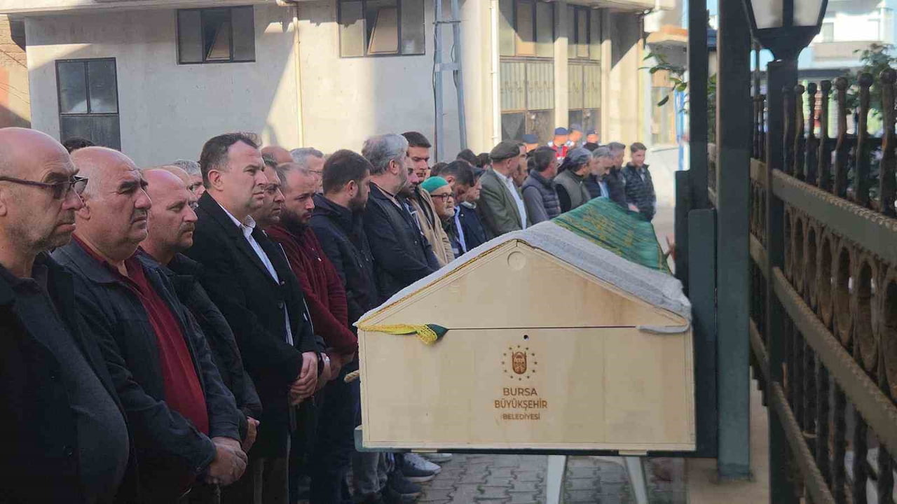 BURSA’NIN ORHANGAZİ İLÇESİNE BAĞLI NARLICA MAHALLESİ’NDE ÇIKAN SİLAHLI KAVGADA HAYATINI KAYBEDEN...