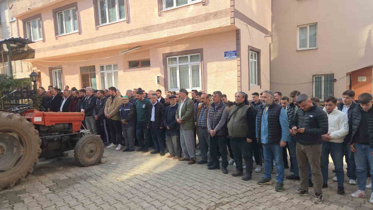 BURSA’NIN ORHANGAZİ İLÇESİNE BAĞLI NARLICA MAHALLESİ’NDE ÇIKAN SİLAHLI KAVGADA HAYATINI KAYBEDEN...