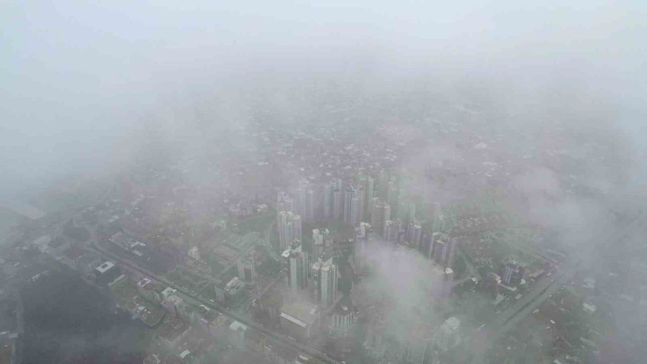 BURSA’NIN OSMANGAZİ İLÇESİ VE ÇEVRE İLÇELERDE SABAH SAATLERİNDEN İTİBAREN ETKİLİ OLAN SİS, KENTİN...