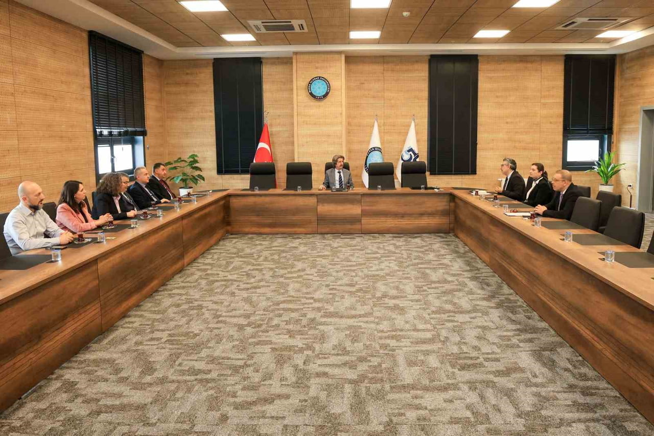 BURSA ULUDAĞ ÜNİVERSİTESİNİN (BUÜ) EĞİTİM-ÖĞRETİM VE İDARİ BİRİMLERİNDEKİ HİZMET SUNUM KALİTESİ...