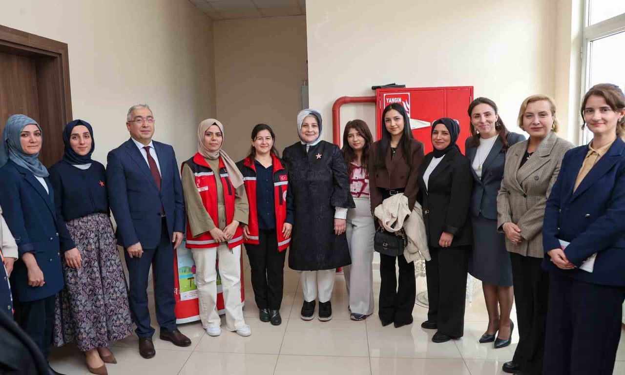 BURSA VALİSİ EROL AYYILDIZ’IN EŞİ DİLEK DİDEM AYYILDIZ, İZNİK VE MUDANYA’DA DÜZENLENEN...