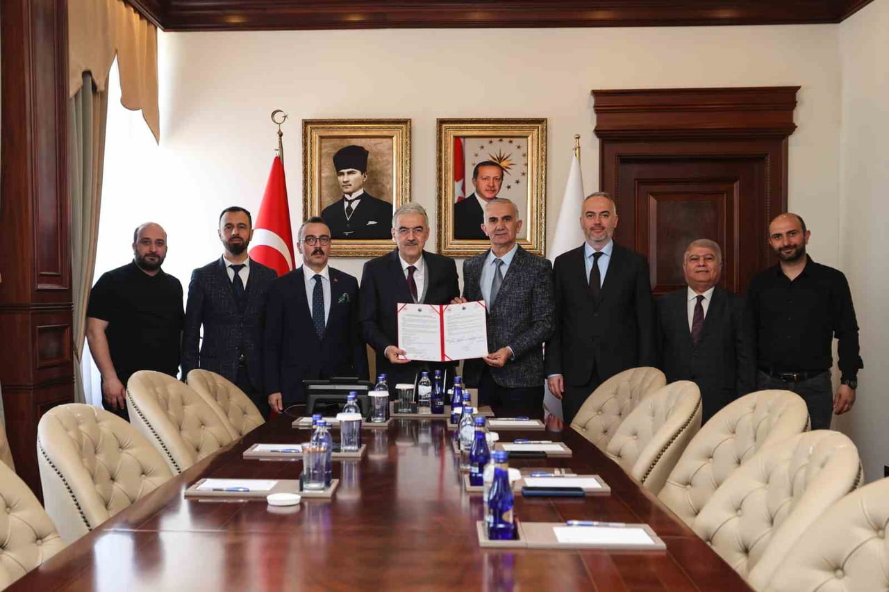 BURSA VALİSİ EROL AYYILDIZ, İNEGÖL İLÇESİNDE HAYIRSEVER DESTEĞİYLE YAPILACAK "4 AİLE HEKİMLİĞİ...