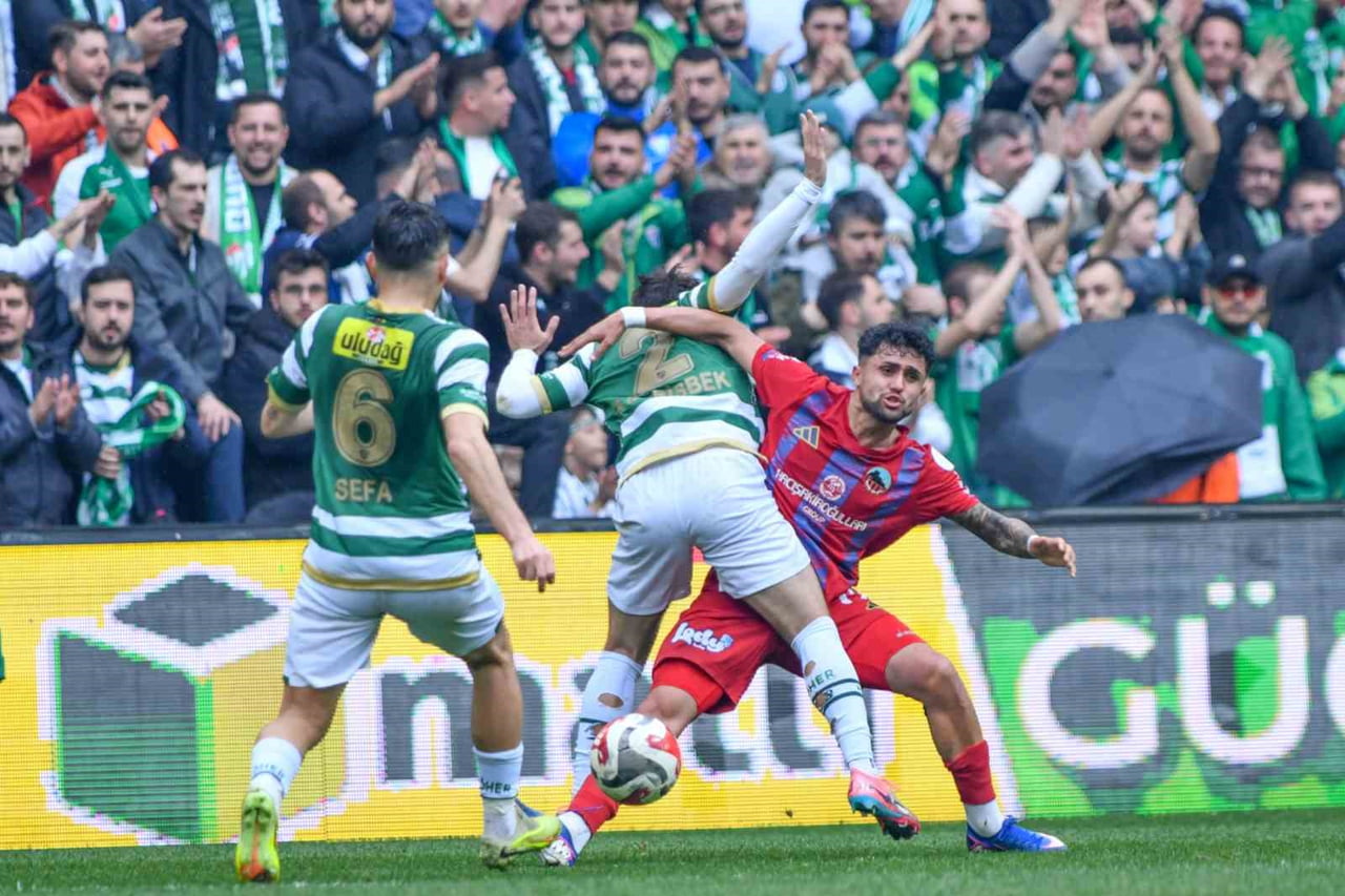 BURSASPOR İLE MARDİN 1969 SPOR ARASINDAKİ KRİTİK MÜCADELEDE YEŞİL BEYAZLILAR İKİNCİ YARIDA BULDUĞU...