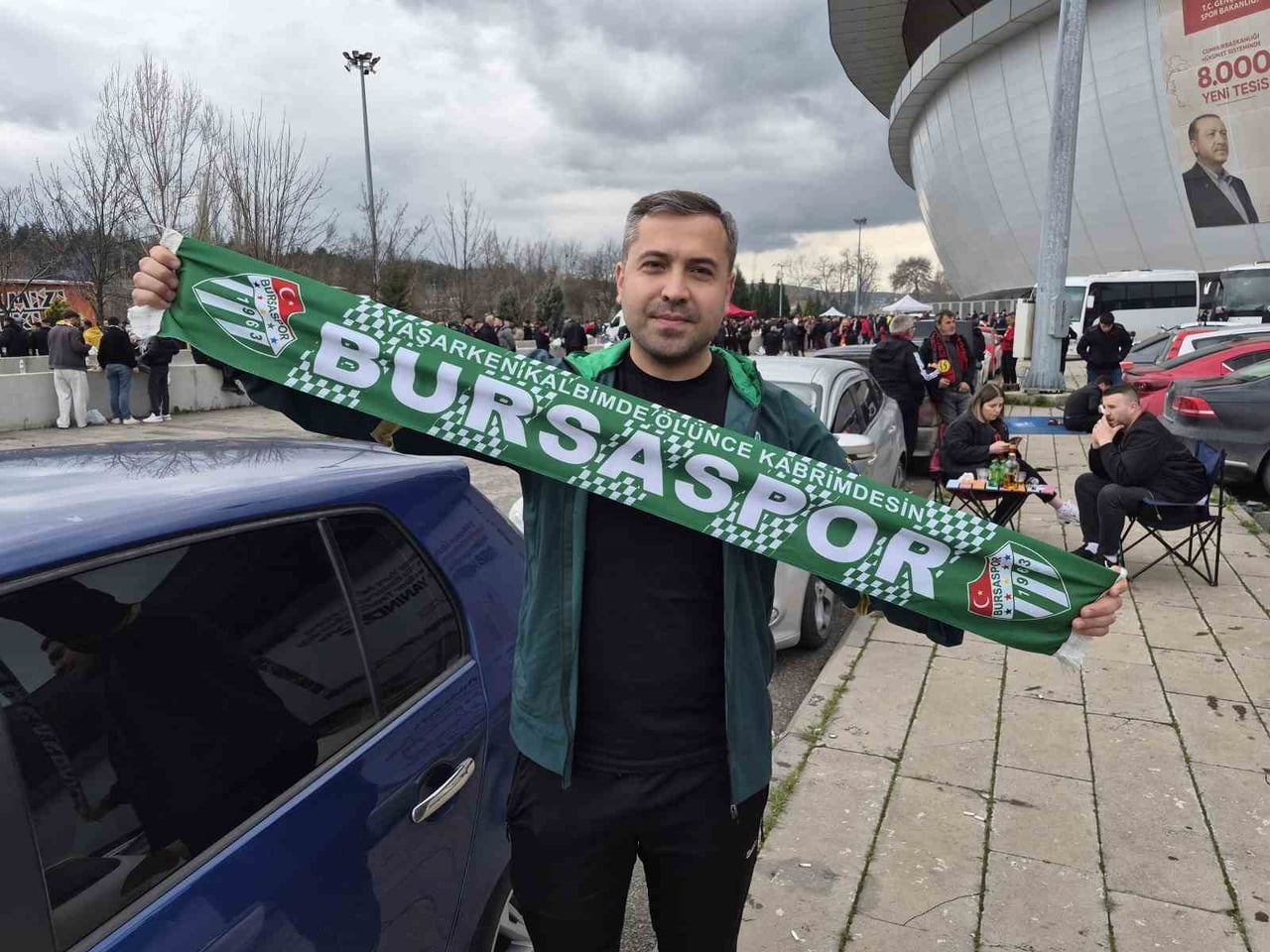 BURSASPOR TARAFTARI, KÜTAHYASPOR İLE KRİTİK BİR MÜCADELEYE ÇIKAN ESKİŞEHİRSPOR'A DESTEK VERMEK...