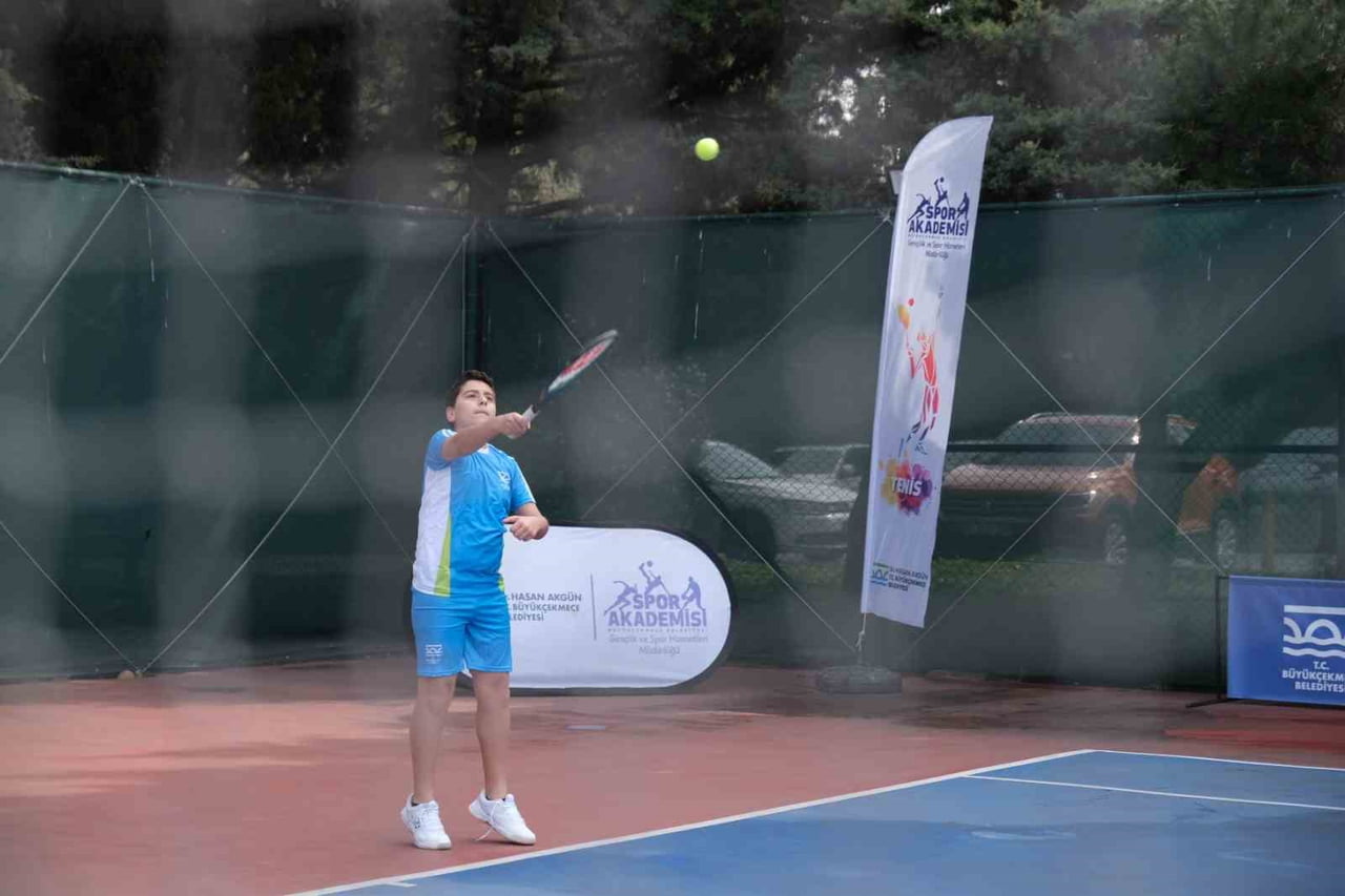 BÜYÜKÇEKMECE DÜZENLENEN "BAHAR ŞENLİĞİ ÇOCUK TENİS TURNUVASI" TÜRKİYE’Yİ GURURLA TEMSİL EDEN MİLLİ...