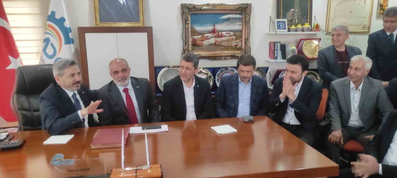 ÇALIŞMA VE SOSYAL GÜVENLİK BAKAN YARDIMCISI AHMET AYDIN, AK PARTİ ANTALYA MİLLETVEKİLLERİ VE İL...