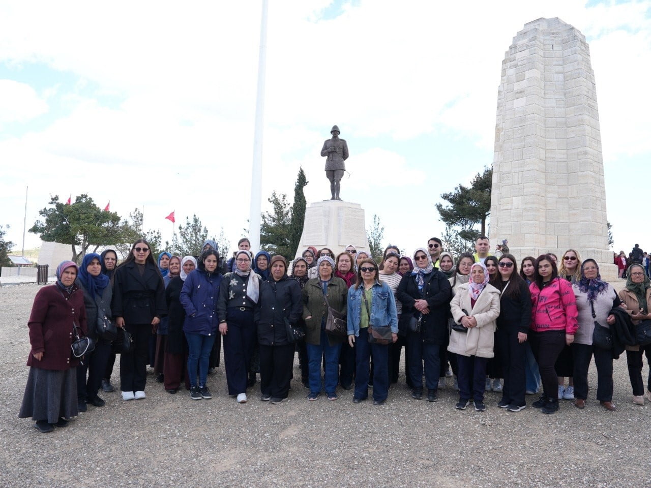 ÇAMELİLİ KADINLARIN ANKARA’DA ANITKABİR HAYALİNİ GERÇEĞE DÖNÜŞTÜREN DENİZLİ BÜYÜKŞEHİR BELEDİYESİ...