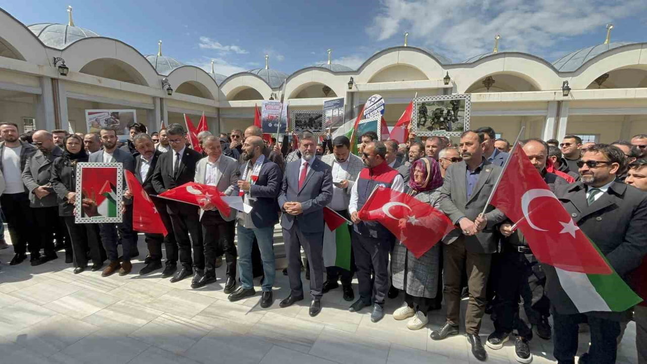 ÇANAKKALE'DE İSRAİL’İN FİLİSTİNLİ ESİRLER HAKKINDA İDAMI ÖNGÖREN YASA TASARISI PROTESTO...