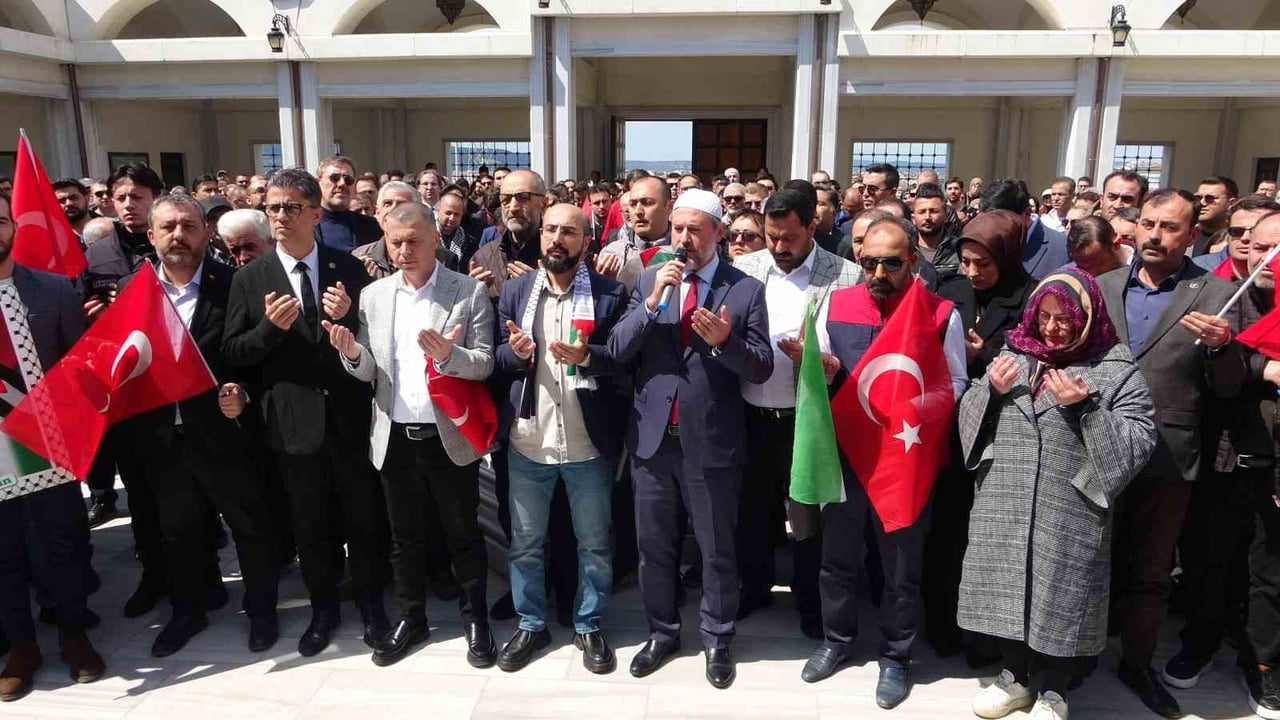 ÇANAKKALE'DE İSRAİL’İN FİLİSTİNLİ ESİRLER HAKKINDA İDAMI ÖNGÖREN YASA TASARISI PROTESTO...