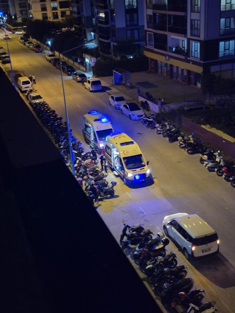 ÇANAKKALE'DE ÜNİVERSİTE ÖĞRENCİLERİNİN KALDIĞI KYK YURDUNDA RAHATSIZLANAN 73 ÖĞRENCİ AMBULANSLARLA...