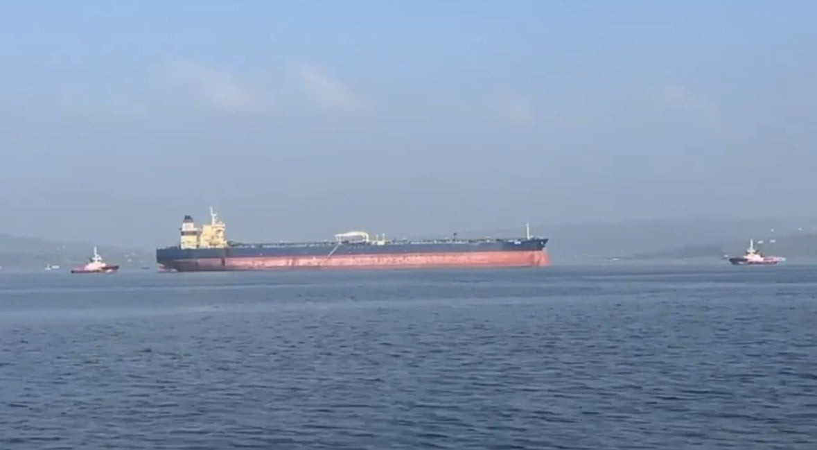 ÇANAKKALE BOĞAZI’NDAN GEÇEN 274 METRE UZUNLUĞUNDAKİ ‘ELBUS’ İSİMLİ TANKER MAKİNE ARIZASI YAPTI....