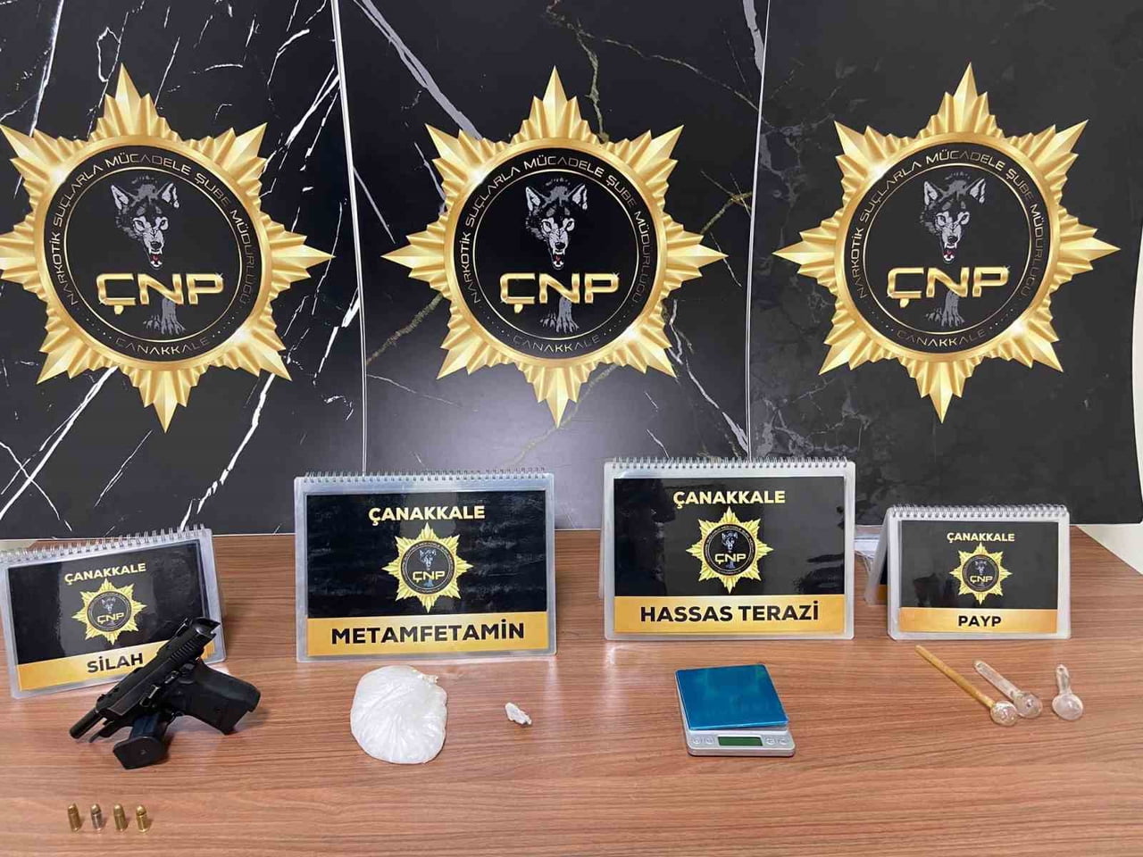 ÇANAKKALE’DE EMNİYET TARAFINDAN GERÇEKLEŞTİRİLEN HUZUR UYGULAMALARINDA UYUŞTURUCU VEYA UYARICI...