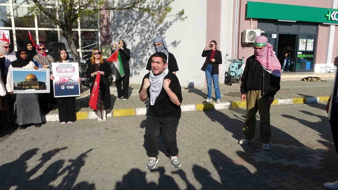 ÇANAKKALE’DE İSRAİL’İN FİLİSTİN’E YÖNELİK SALDIRISI YÖNELİK BASIN AÇIKLAMASINDA DR. ÖĞRETİM ÜYESİ...