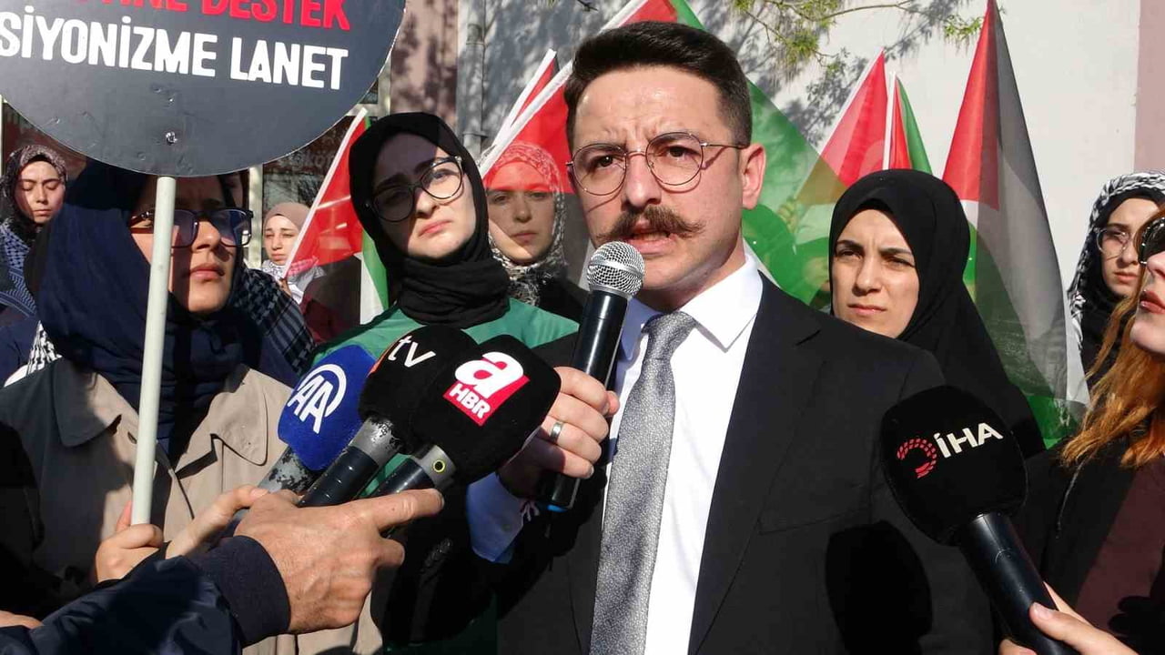 ÇANAKKALE’DE İSRAİL’İN FİLİSTİN’E YÖNELİK SALDIRISI YÖNELİK BASIN AÇIKLAMASINDA DR. ÖĞRETİM ÜYESİ...