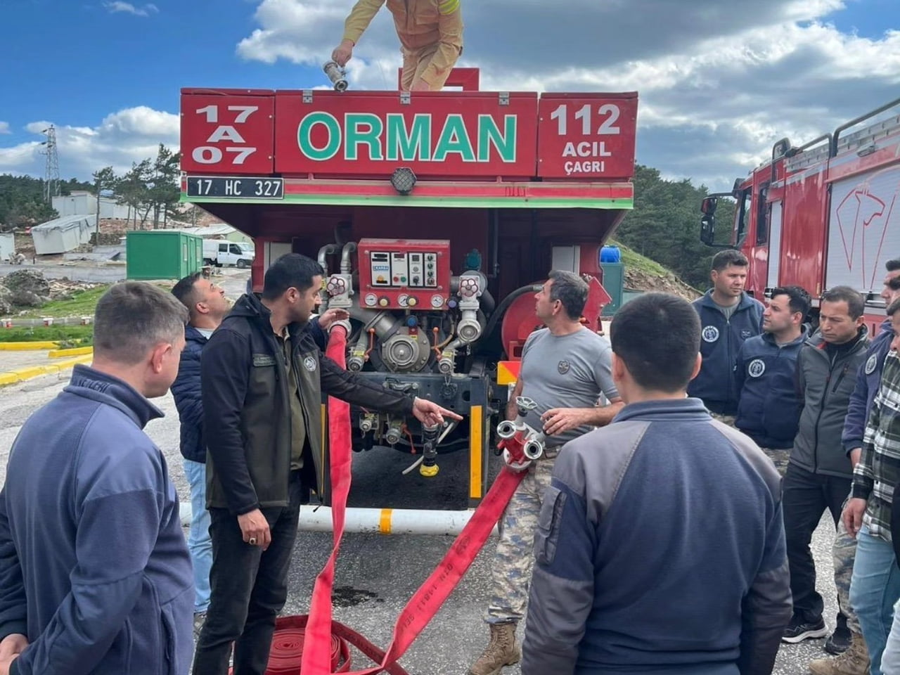 ÇANAKKALE’NİN AYVACIK İLÇESİNDE ASKERİ PERSONELE YANGIN MÜDAHALE EĞİTİMİ VERİLDİ.