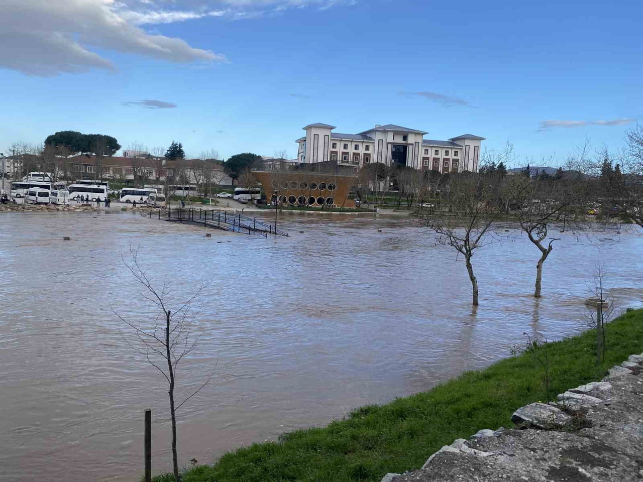 ÇANAKKALE’NİN BİGA İLÇESİNDE GECE BAŞLAYAN VE GÜN BOYU ETKİLİ OLAN YAĞMUR NEDENİYLE İLÇE...