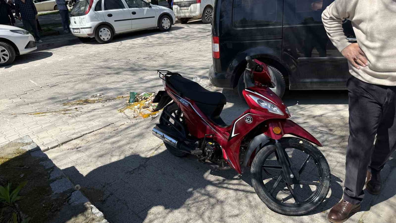 ÇANAKKALE’NİN ÇAN İLÇESİNDE MOTOSİKLET YAYAYA ÇARPTI. 2 KİŞİ YARALANDI.