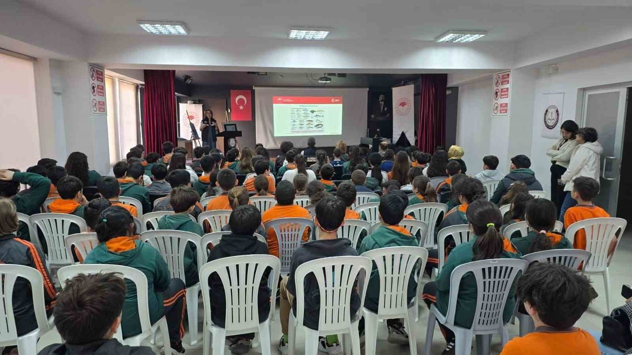 ÇANAKKALE TARIM VE ORMAN İL MÜDÜRLÜĞÜ EKİPLERİNCE ÖĞRENCİLERE ‘BALIK TÜKETİMİNİN BESLENMEDEKİ...