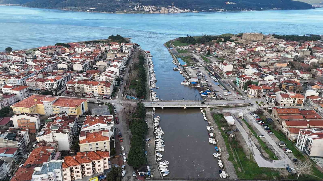 ÇANAKKALE VALİLİĞİ YAŞANAN YOĞUN YAĞIŞLAR NEDENİYLE ATİKHİSAR BARAJININ YÜZDE 100 SEVİYESİNE...