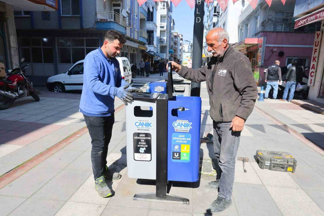 CANİK BELEDİYESİ, GERİ DÖNÜŞTÜRÜLEBİLİR ATIK NOKTALARIYLA SIFIR ATIK SEFERBERLİĞİNİ SÜRDÜRÜYOR...