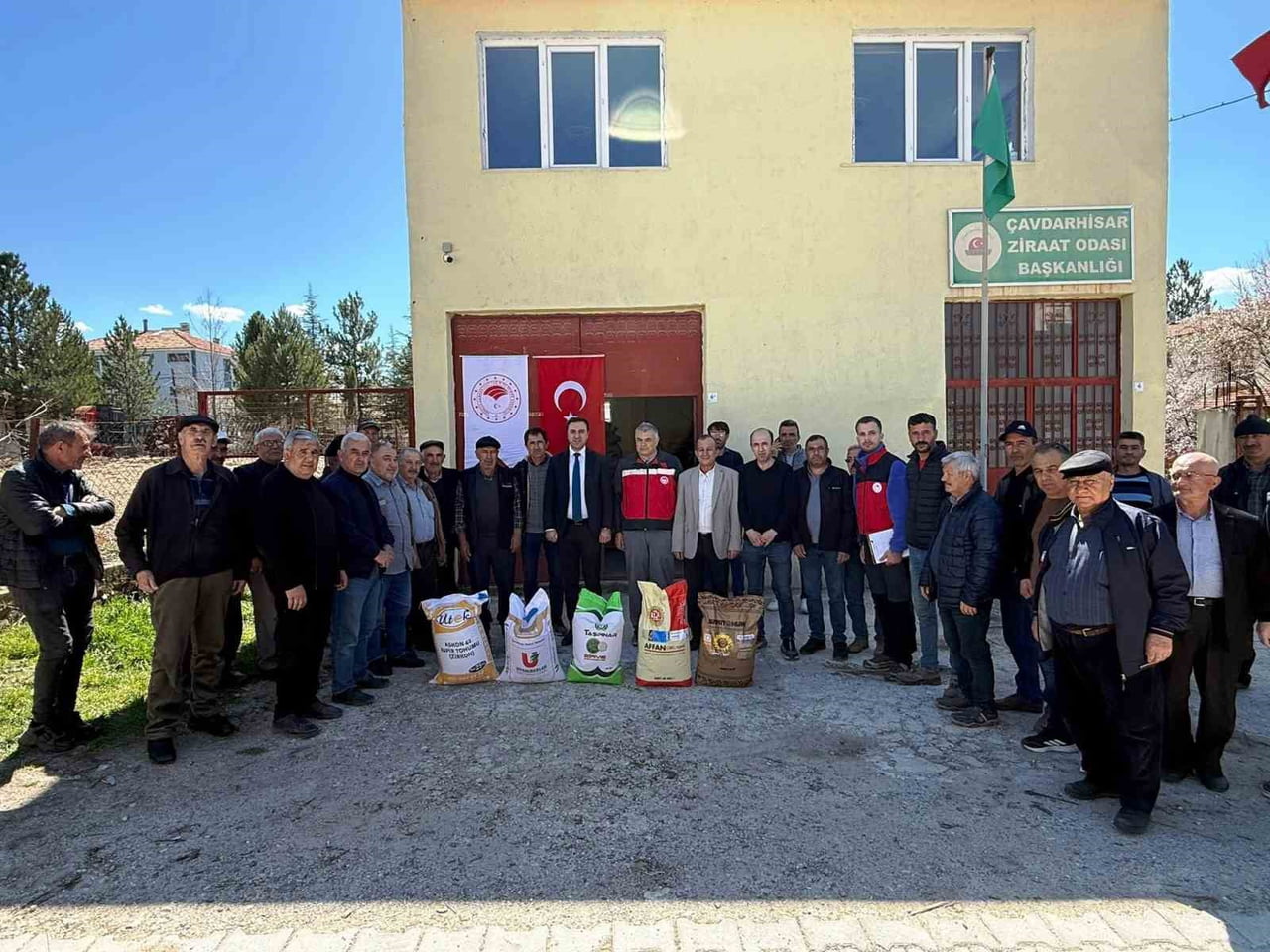 ÇAVDARHİSAR’DA ÇİFTÇİLERE YÜZDE 50 VE YÜZDE 75 HİBELİ FASULYE, NOHUT, ASPİR VE AYÇİÇEK TOHUMU...