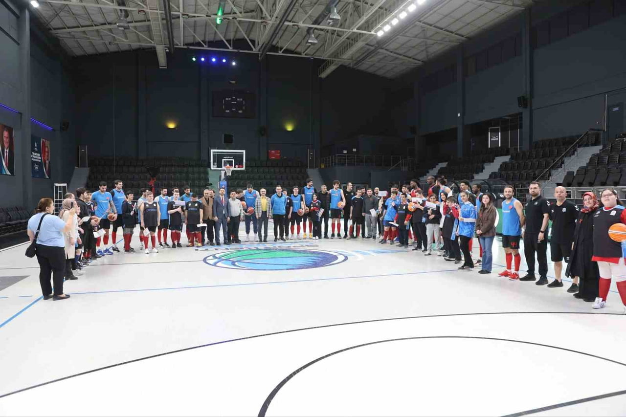 ÇAYIROVA'DA OTİZM KONUSUNDA FARKINDALIK OLUŞTURMAK AMACIYLA ÖZEL ÇOCUKLAR VE PROFESYONEL...