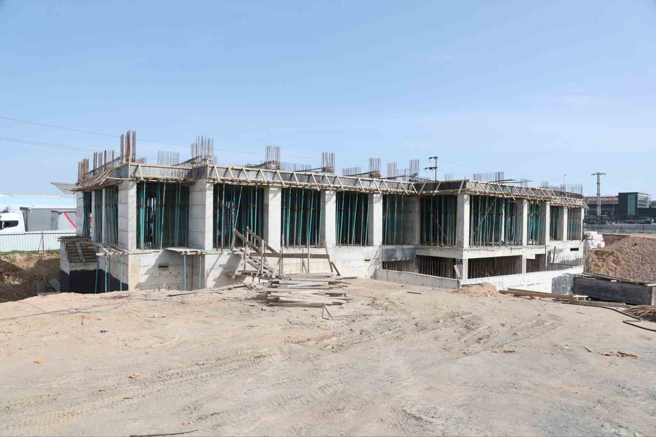 ÇAYIROVA'DA YAPIMI DEVAM EDEN 200 YATAKLI DEVLET HASTANESİ İLE MESLEK LİSESİ PROJELERİNDE İNŞAAT...