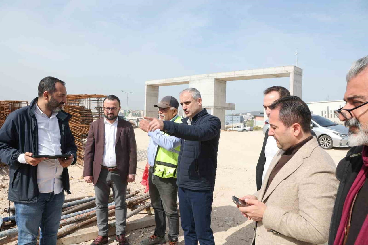 ÇAYIROVA'DA YAPIMI DEVAM EDEN 200 YATAKLI DEVLET HASTANESİ İLE MESLEK LİSESİ PROJELERİNDE İNŞAAT...